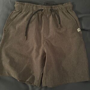 Practically Brand New Tommy Bahama Boys Active Pull Up Shorts size 7/8
